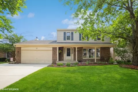 55 Wildwood Dr, Roselle, IL 60172