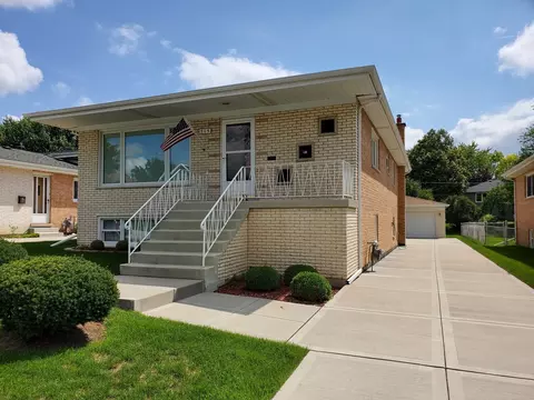 715 Mccarthy St, Lemont, IL 60439