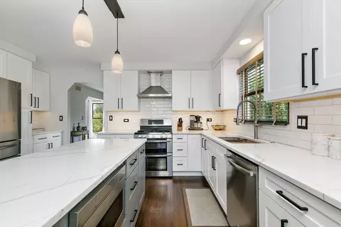 1010 Wakefield Dr, Elgin, IL 60120 photo 5