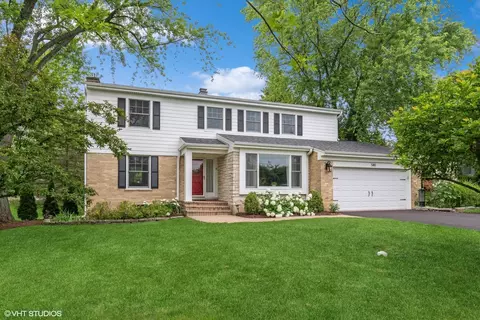 580 E Old Elm Rd, Lake Forest, IL 60045
