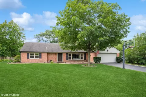 1165 W Deerpath Rd, Lake Forest, IL 60045 photo 1