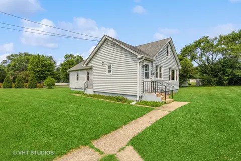 4270 Birch Dr, Gurnee, IL 60031 photo 2