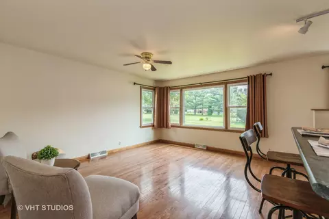 4270 Birch Dr, Gurnee, IL 60031 photo 4