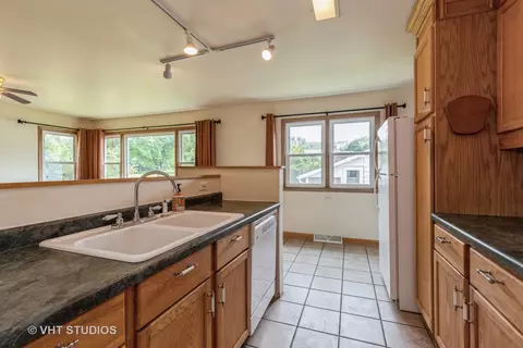 4270 Birch Dr, Gurnee, IL 60031 photo 7