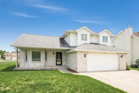 1032 Coalfield Dr, Coal City, IL 60416
