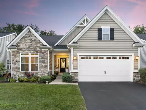 1235 Colchester Ln, Aurora, IL 60505