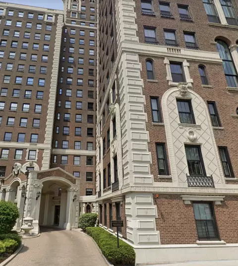 5555 S Everett Ave #D6, Chicago, IL 60637