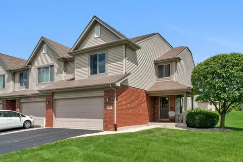 8240 Pecan Pl, Frankfort, IL 60423