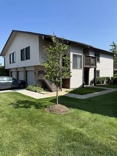 1324 Kingsbury Dr #33-3, Hanover Park, IL 60133