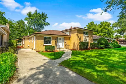 9452 Kilbourn Ave, Skokie, IL 60076