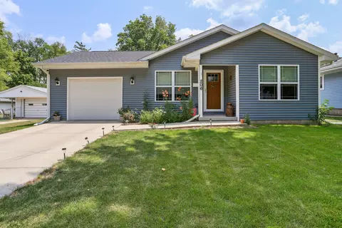 206 S Glover Ave, Urbana, IL 61801
