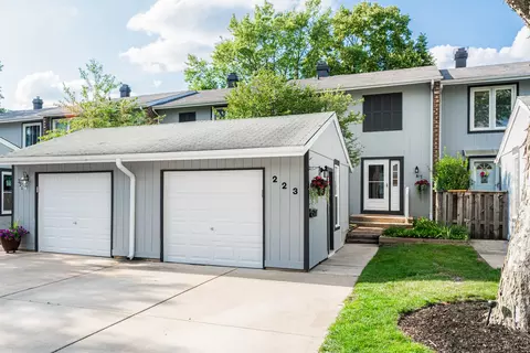 223 Pinewood Ln, Bloomingdale, IL 60108