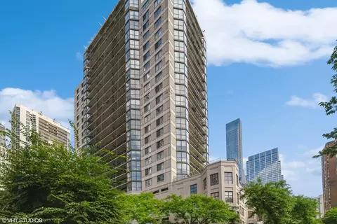 33 W Delaware Pl #17B, Chicago, IL 60610