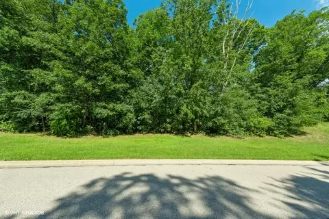 1967 Red Oak Ln, Spring Grove, IL 60081