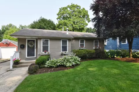 738 Illinois St, Geneva, IL 60134