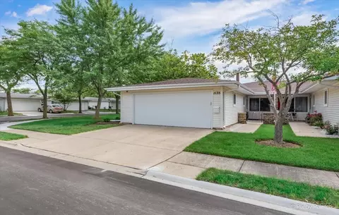 1135 Foxboro Ct, Schaumburg, IL 60193