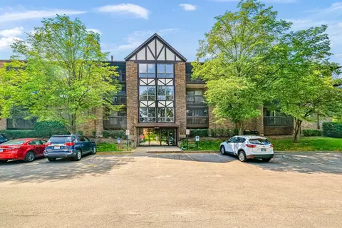 10351 Menard Ave #314, Oak Lawn, IL 60453