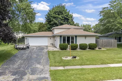 48 Hilltop Dr, Bourbonnais, IL 60914