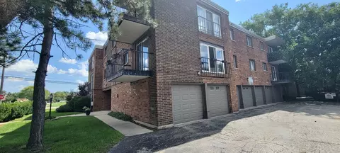 5540 W 103rd St #2D, Oak Lawn, IL 60453