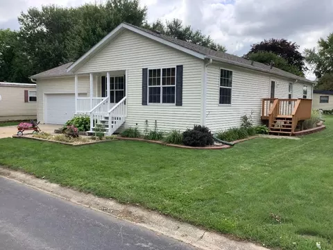 95 Oak Ave, Sandwich, IL 60548