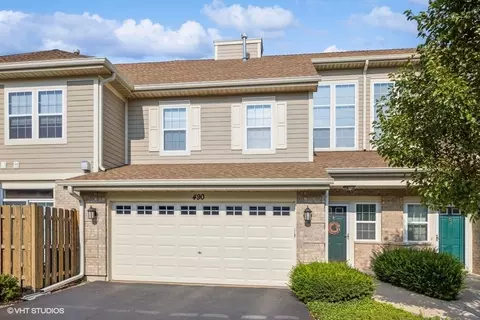 490 Keswick Ln, Carol Stream, IL 60188