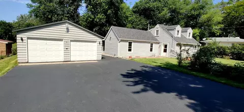 58 Maple St, Elgin, IL 60123