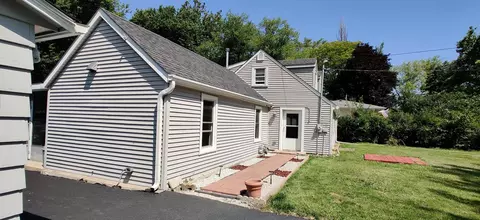 58 Maple St, Elgin, IL 60123 photo 3