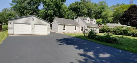 58 Maple St, Elgin, IL 60123 photo 2