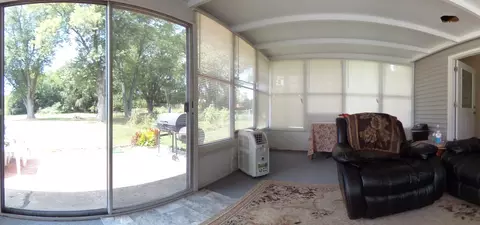 58 Maple St, Elgin, IL 60123 photo 9