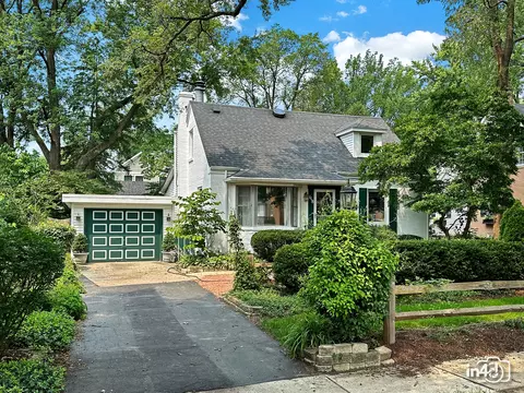 118 Iroquois Dr, Clarendon Hills, IL 60514