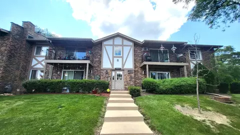 9 S040 Lake Dr #11-106, Willowbrook, IL 60527