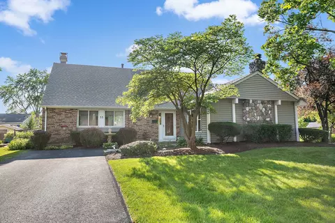 33 Aspen Dr, Schaumburg, IL 60194