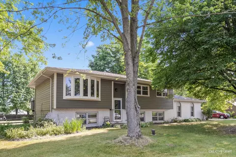 42 W351 Foxfield Dr, Saint Charles, IL 60175