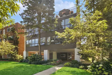 2726 Central St #3B, Evanston, IL 60201