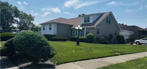 1209 Prince Dr, South Holland, IL 60473