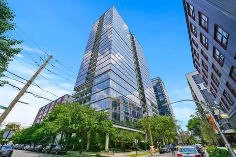 860 W Blackhawk St #1501, Chicago, IL 60642