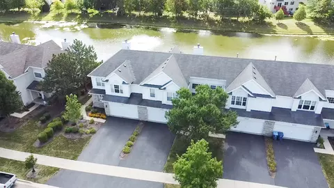 2339 Foxmoor Ln, Aurora, IL 60502