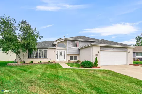 606 Clover Ln, University Park, IL 60484