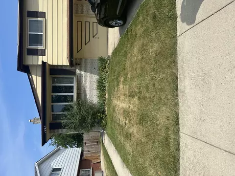 1747 N Windsor Dr, Arlington Heights, IL 60004
