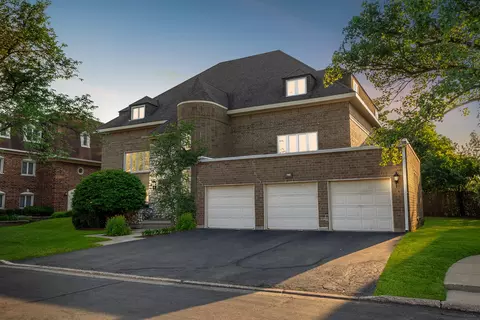 740 Ballantrae Dr #C, Northbrook, IL 60062