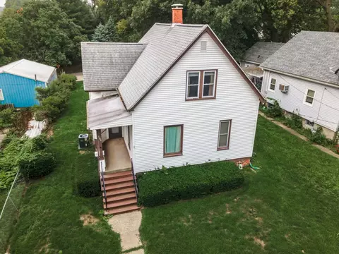 106 Packard St, Bloomington, IL 61701