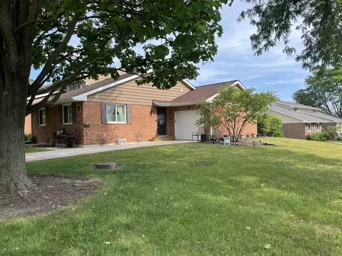 830 Heatherbrook Ct, Wheaton, IL 60189 photo 1