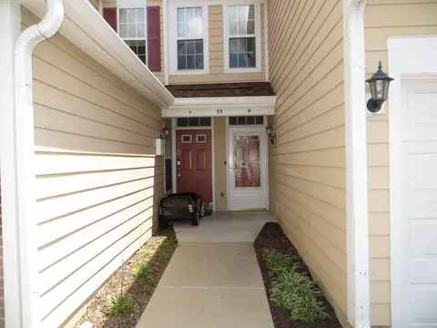 55 Tyler Ct #B, Streamwood, IL 60107