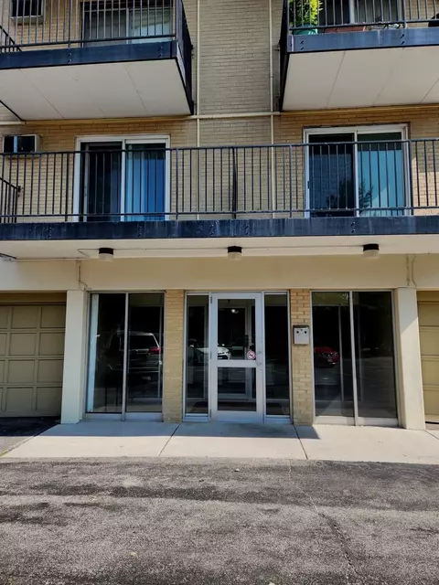 315 Des Plaines Ave #408, Forest Park, IL 60130