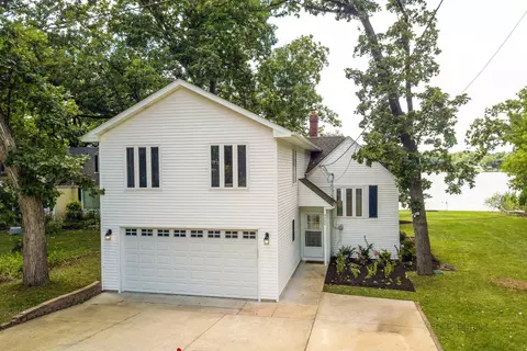 4209 E Lake Shore Dr, Wonder Lake, IL 60097