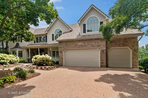 2875 Parkwood Ln, Aurora, IL 60502