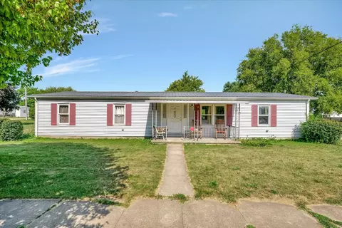403 S Main St, Fairmount, IL 61841 photo 1