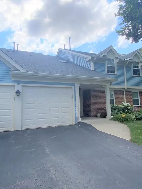 25 Ashburn Ct #W2, Schaumburg, IL 60193
