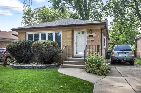 9428 Leamington St, Skokie, IL 60077
