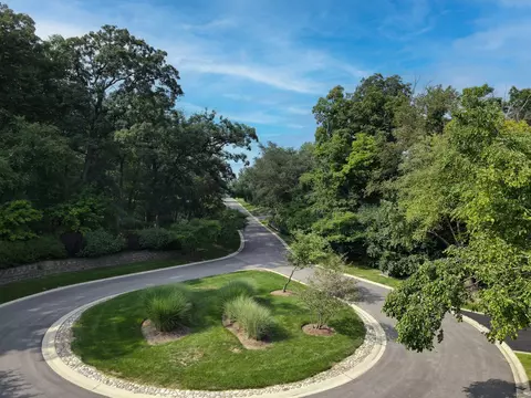 110 Remington Dr, Barrington Hills, IL 60010